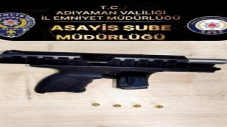 Şüpheli otomobilde ruhsatsız tabanca ele geçirildi