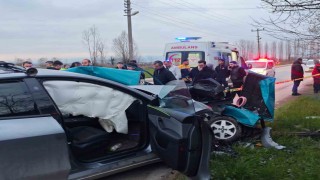 SUV tipi araç otomobile ok gibi saplandı: 1 ölü, 1 yaralı