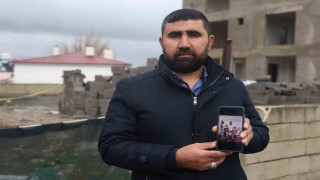 Suyla dolarak 2 kardeşe mezar olan havuz temelinin 8 aydır açık olduğunu söyleyen baba, evlatlarının acısıyla yaşıyor