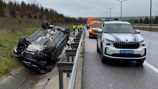 Takla atan otomobilden yara almadan kurtuldular