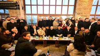 Tarihi Abdal Meydanında binler sahur sofrasında buluştu: Varanktan birlik mesajı