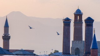 Tarihi Erzurum Marşının yeniden seslendirilmesine rekor beğeni geldi