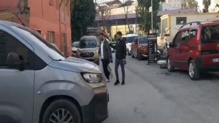 Tarsusta kadın kuaförüne uyuşturucu baskını