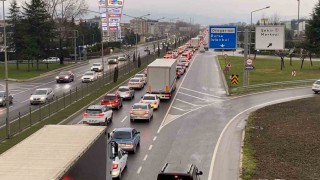Tatilcilerin dönüş yolculuğu başladı, İnegölde trafik durma noktasına geldi
