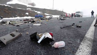 Tatvandaki trafik kazasında ölü sayısı 3 oldu: Kazada ağır yaralanan 6 aylık bebek hastanede vefat etti