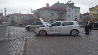 Tavşanlıda iki otomobil çarpıştı 1 bebek 3 kişi yaralandı