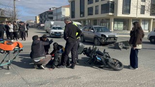 Tekirdağda otomobil ile motosikletin kaza anı kamerada