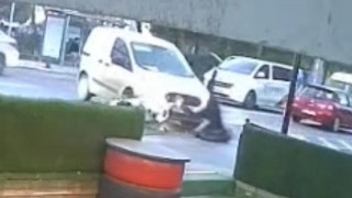 Tekirdağda otomobille çarpışan motosikletlinin yaralandığı kaza kamera
