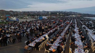 Tekirdağın en büyük iftar sofrası: 8 bin kişi aynı anda orucunu açtı