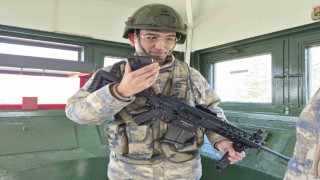 Telefondan annesiyle bayramlaşan Mehmetçikin duygu dolu anları