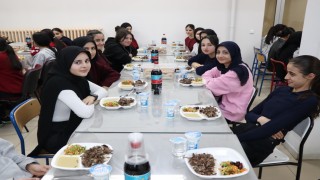 Tercan Kaymakamı öğrencilerle iftar sofrasında