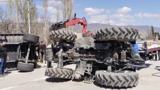 Tokatta gübre yüklü traktör devrildi
