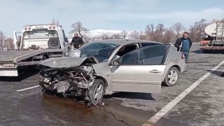 Tokatta iki otomobil kafa kafaya çarpıştı: 4 yaralı