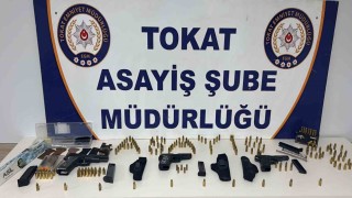 Tokatta polis delil aradı, cephanelik buldu