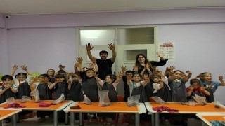 Toprakla buluşan minik ellerden renkli eserler