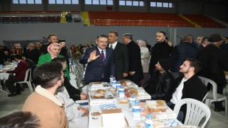Trabzonda Büyükşehirin iftar sofralarında yüzbinler oruç açtı