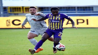 Trendyol Süper Lig: Eyüpspor: 0 - Kocaelispor: 1 (İlk yarı)