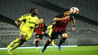 Trendyol Süper Lig: Fatih Karagümrük: 2 - Fenerbahçe: 0 (İlk yarı)