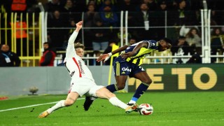 Trendyol Süper Lig: Fenerbahçe: 1 - Samsunspor: 2 (İlk yarı)