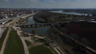 Tunca Nehri kıyısında toprak kayması: 50 metrelik alanda çatlaklar oluştu