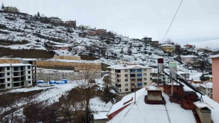 Tuncelide mart sabahında kar sürprizi