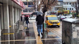 Tuncelide sağanak hayatı olumsuz etkiledi