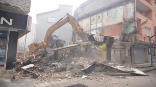 Türkelide metruk binalar yıkılıyor