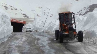 Türkiyede kar rekoru Vanda kırıldı: Karabet Geçidinde kar kalınlığı 3 metreyi geçti