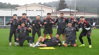 Ümit Milli Futbol Takım, hazırlıklarını yağmur altında sürdürdü