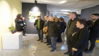 Üniversite öğrencileri atıkları sanata dönüştürdü