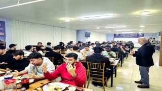 Üniversite öğrencileri iftar sofrasında buluşuyor