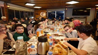 Üzümlü Kaymakamı Karadağ şehit ve gazi aileleriyle iftarda buluştu