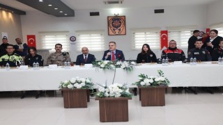 Vali Akbıyık bayramda güvenlik güçleri ile bir araya geldi