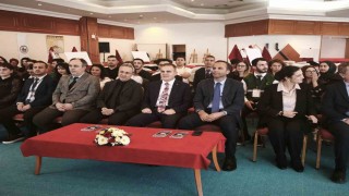 Vali Akbıyık gençlerle çalıştayda buluştu
