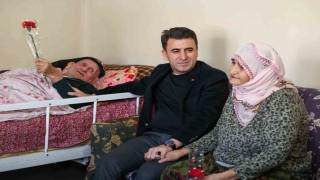 Vali Aygöl, kendisine patik hediye eden Hatun teyze ile bir araya geldi