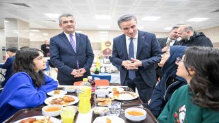 Vali Baruş öğrencilerle iftar yaptı