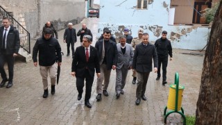 Vali Ekici selin vurduğu Oyalı köyünde: Vatandaşımız yalnız değil