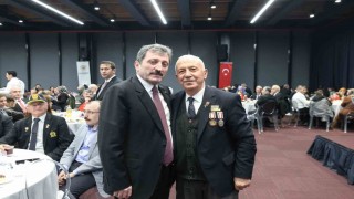 Vali Orhan Tavlı: Özgürlüğümüzü şehitlerimize ve gazilerimize borçluyuz