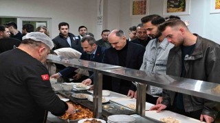 Vali Özkan Manisa CBÜlü öğrencilerle iftarda buluştu