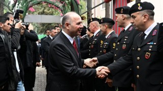 Vali Serdengeçti Güvenlik Güçleriyle Bayramlaştı