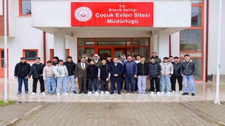 Vali Sözer bayramda çocuklar ve öğrencilerle buluştu