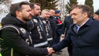 Vali Sözer denetim noktasında güvenlik güçleriyle bayramlaştı
