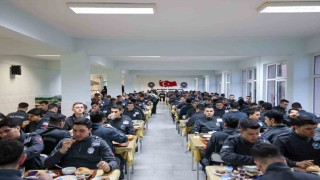 Vali Sözer, polis adaylarıyla iftarda buluştu