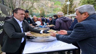Vali Sözerden Şeyh Edebali Türbesinde vatandaşlara şifalı pilav ikramı