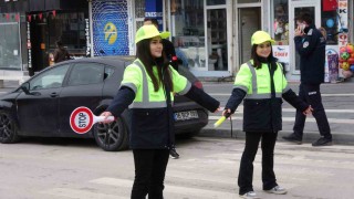 Yozgatta öğrenciler trafiğe yön verdi