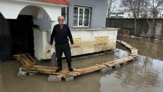 Yüksekovada Venedik çilesi: Evlere giriş tahtadan köprülerle sağlanıyor