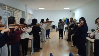 Yurt öğrencileri için keman kursu başladı