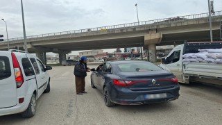 Zabıta operasyonuyla yakalanan dilencilerin üzerinde 4 bin TLyi bulan para ele geçirildi