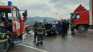 Zonguldakta aracıyla kamyona çarpan polis sürücü ağır yalandı