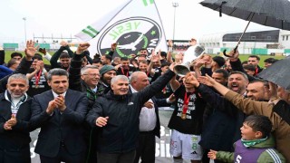 12 Bingölspor kupayı evinde kaldırıldı